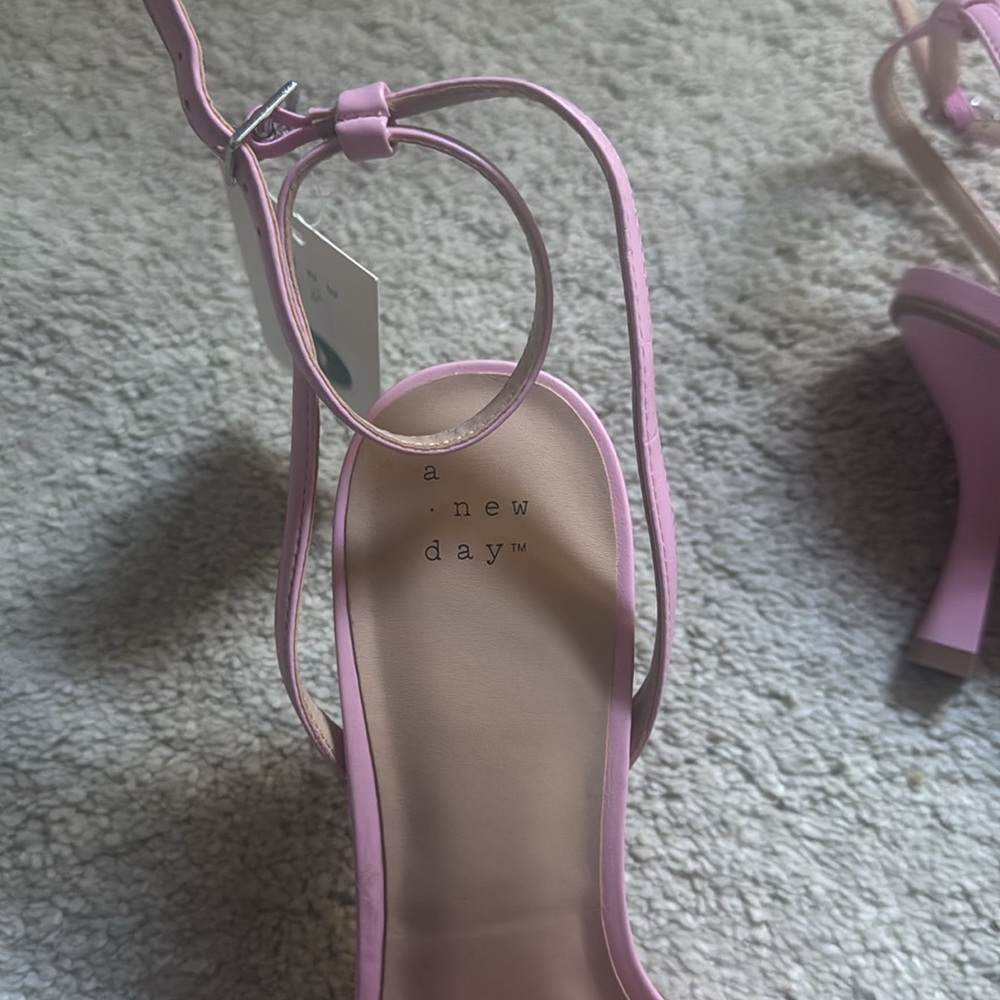 Shoes - Picture 5 of 9